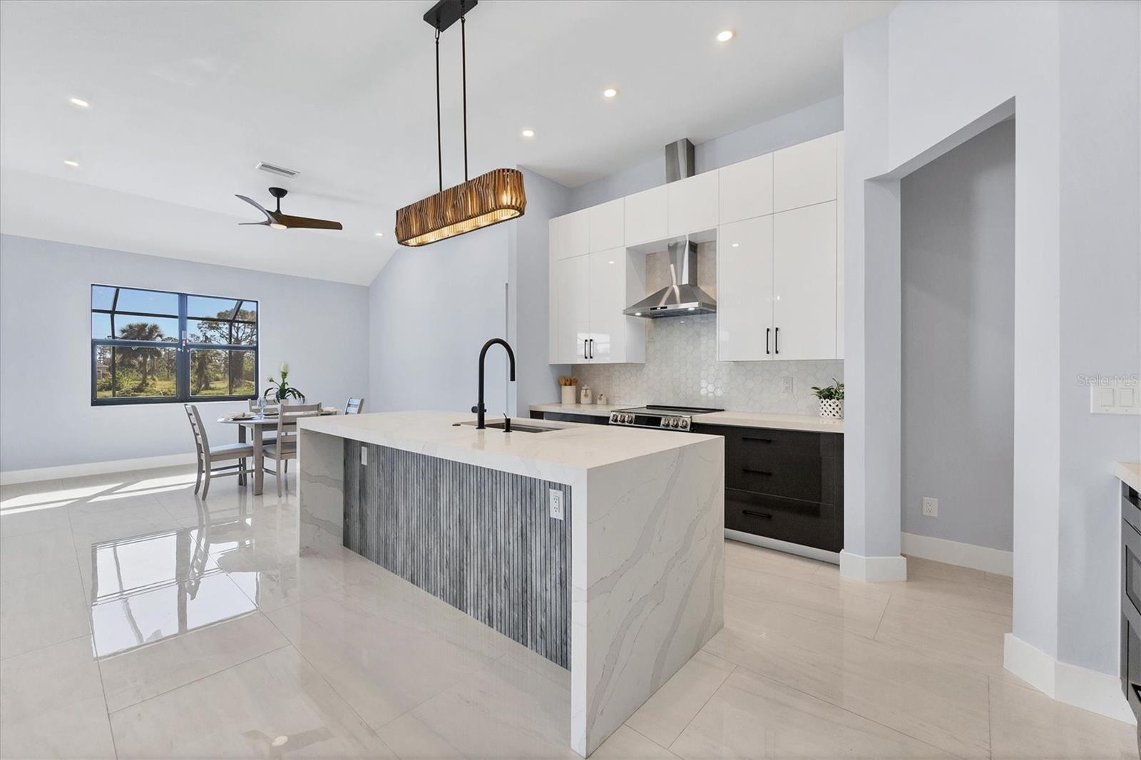 1097 ROTONDA CIR, ROTONDA WEST, FL, 33947