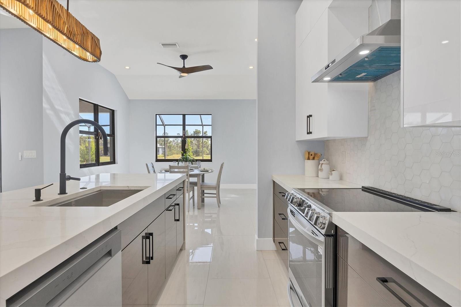 1097 ROTONDA CIR, ROTONDA WEST, FL, 33947