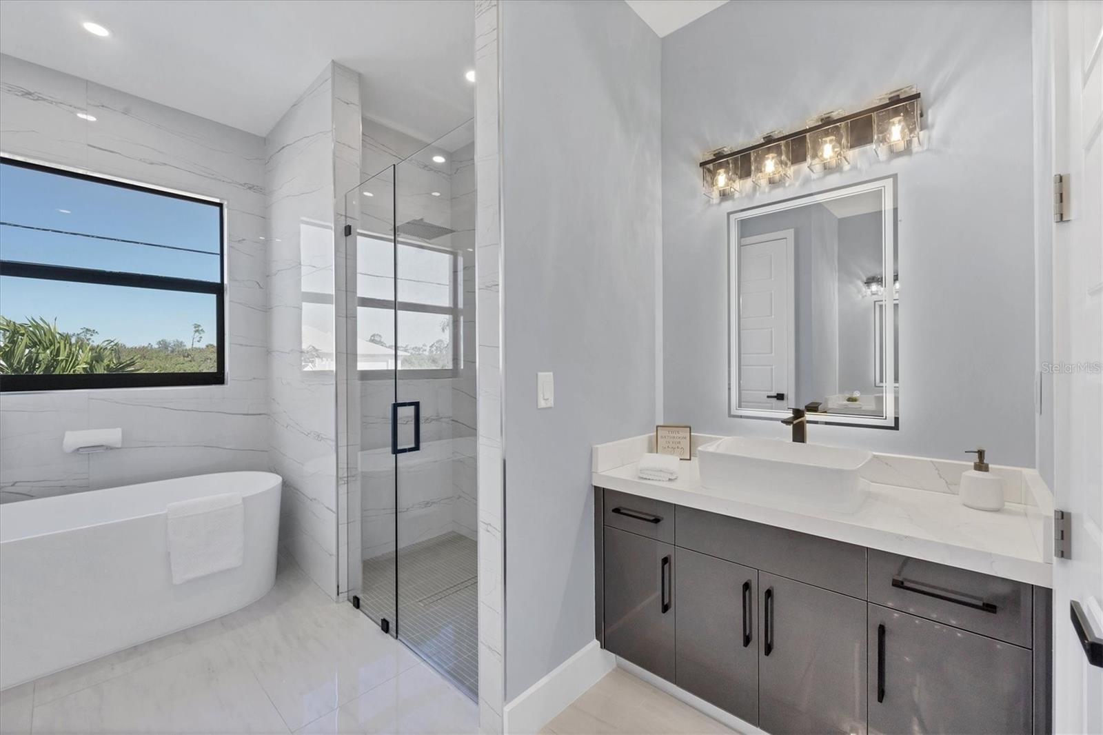 1097 ROTONDA CIR, ROTONDA WEST, FL, 33947