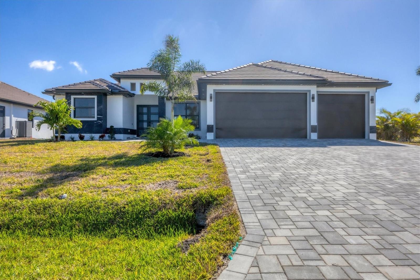1097 ROTONDA CIR, ROTONDA WEST, FL, 33947