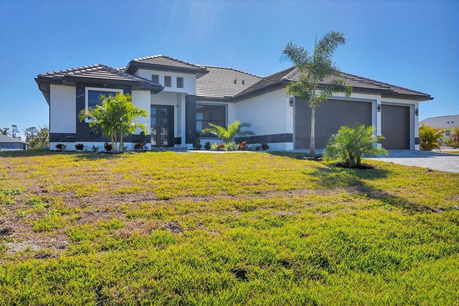 1097 ROTONDA CIR, ROTONDA WEST, FL, 33947