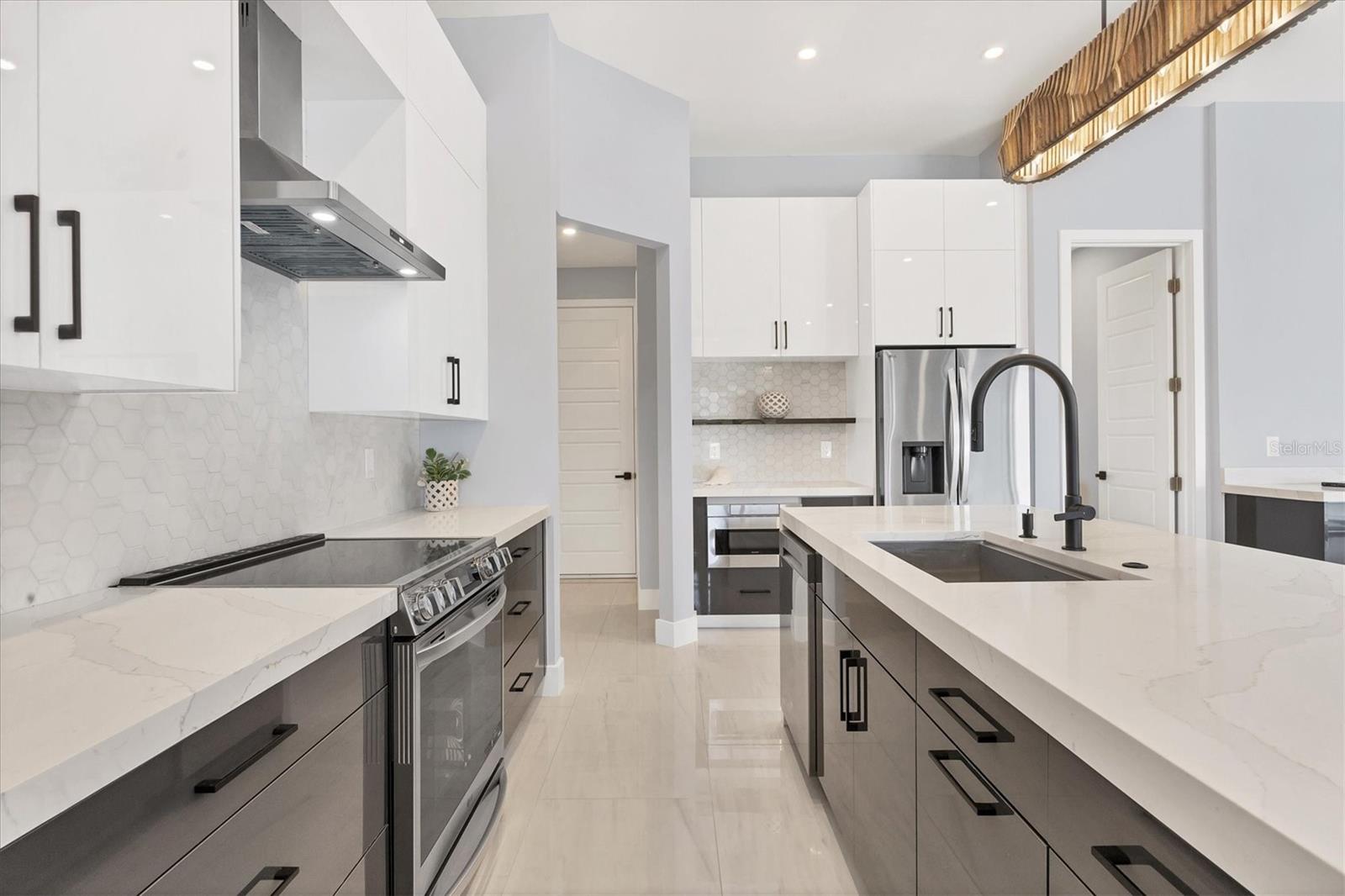 1097 ROTONDA CIR, ROTONDA WEST, FL, 33947