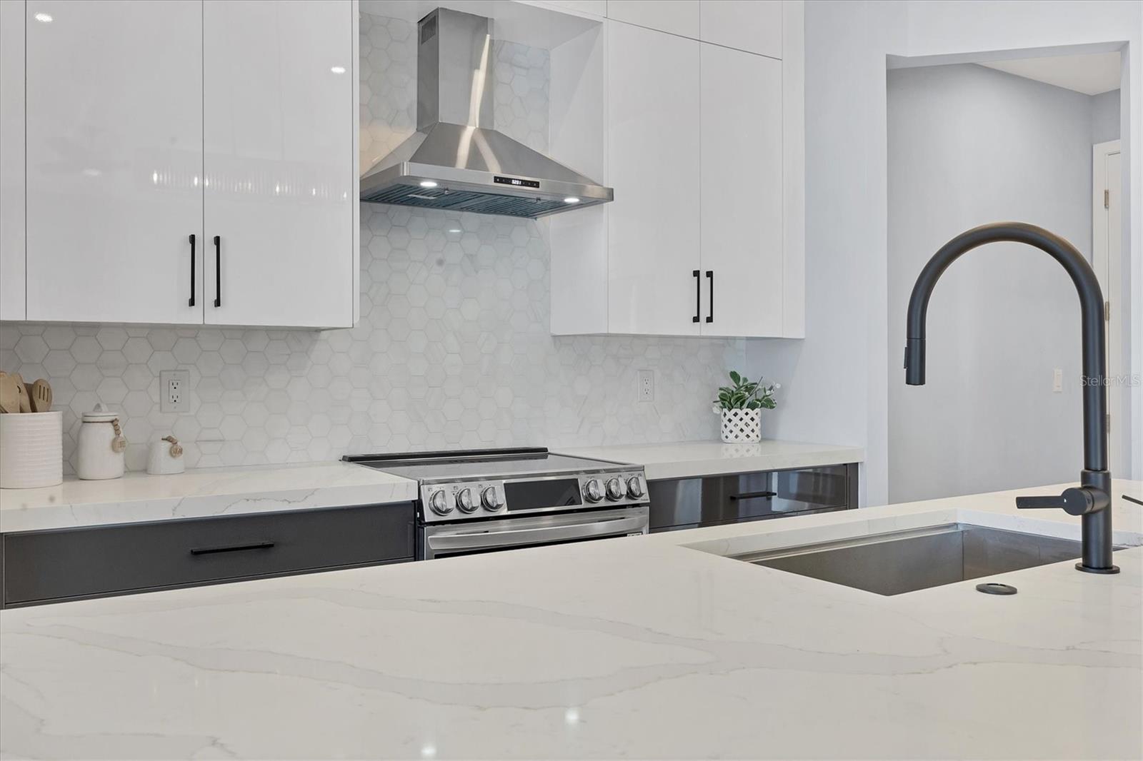 1097 ROTONDA CIR, ROTONDA WEST, FL, 33947