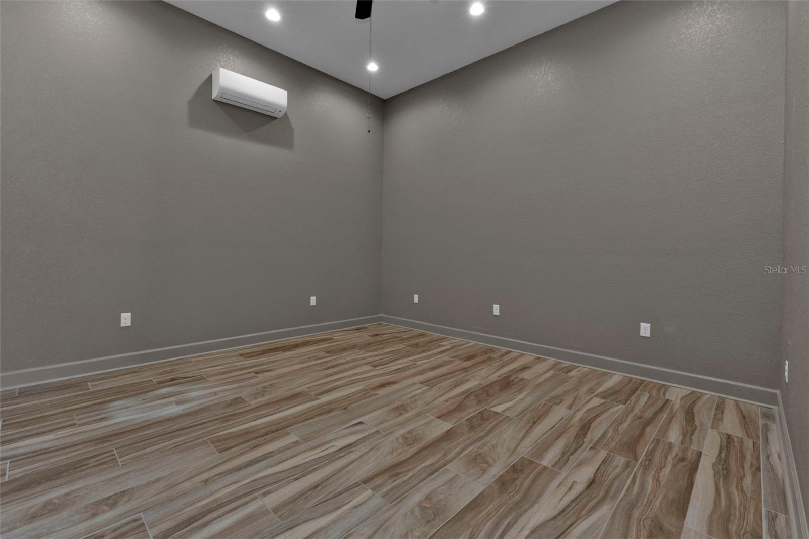 19199 ROOSEVELT AVE, PORT CHARLOTTE, FL, 33954