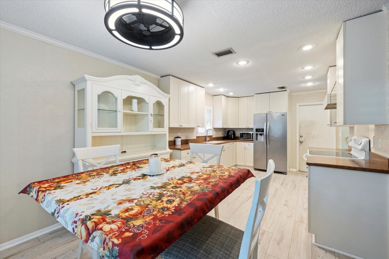 8315 SYLVAN WOODS DR, SARASOTA, FL, 34243