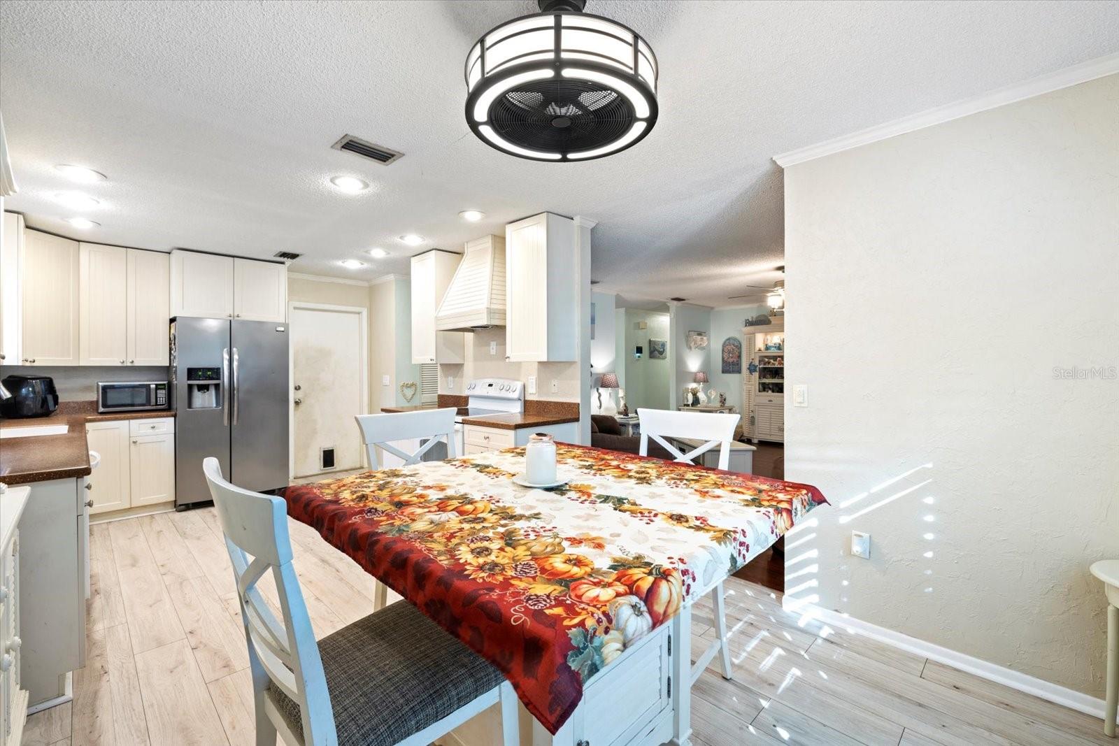 8315 SYLVAN WOODS DR, SARASOTA, FL, 34243