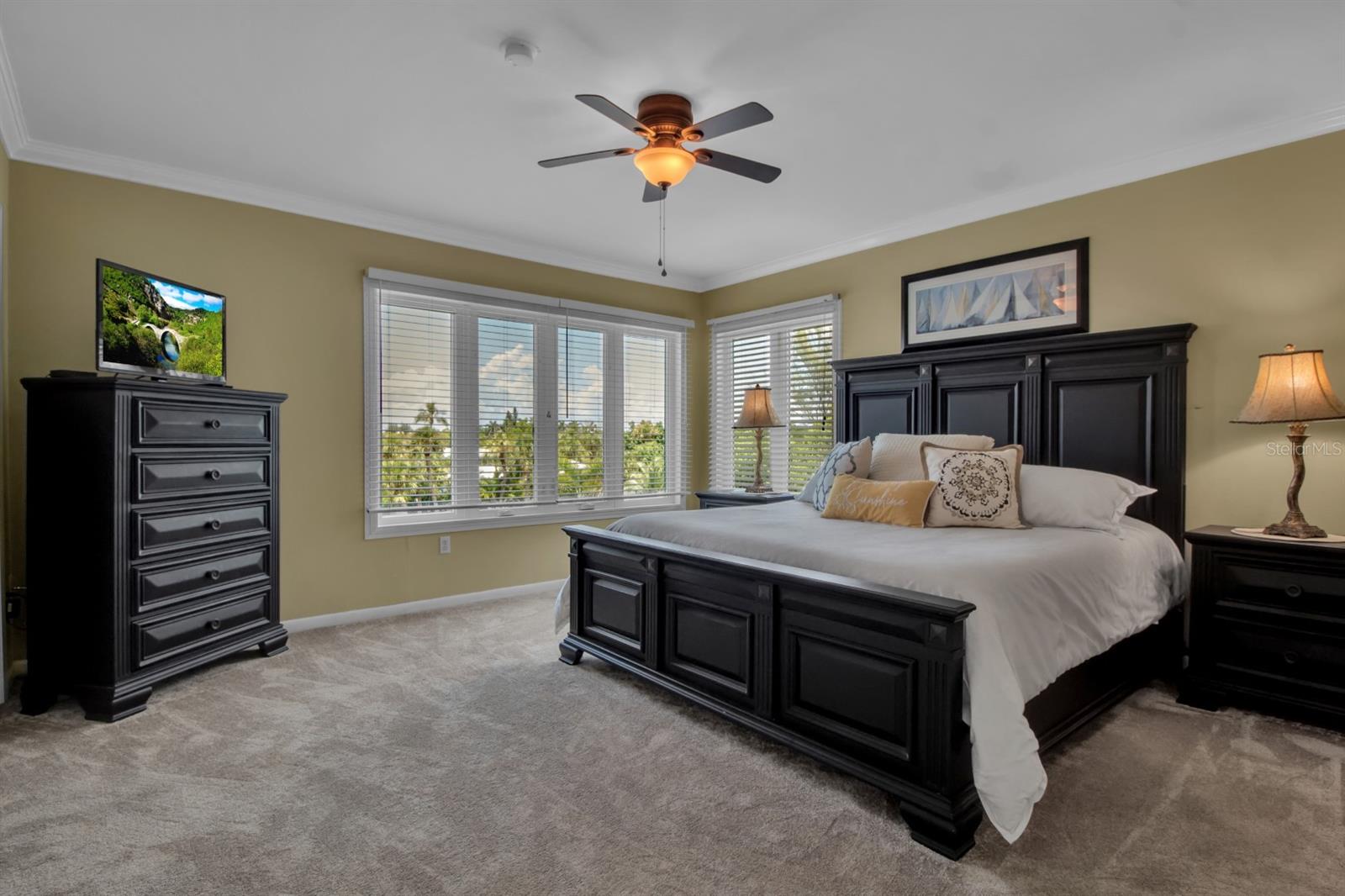 528 FOREST WAY, LONGBOAT KEY, FL, 34228