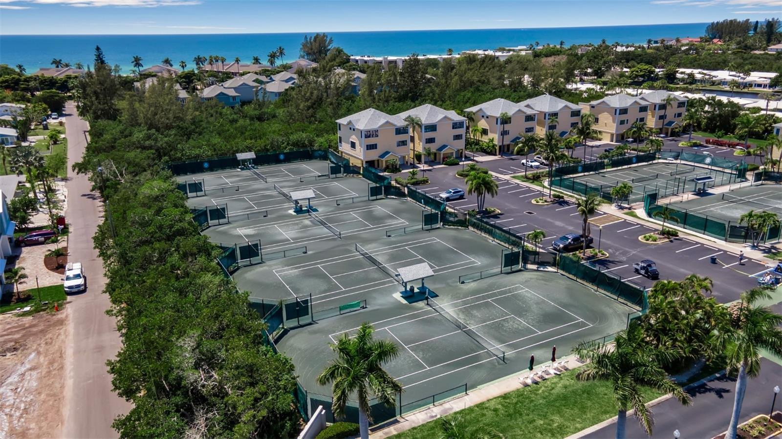 528 FOREST WAY, LONGBOAT KEY, FL, 34228