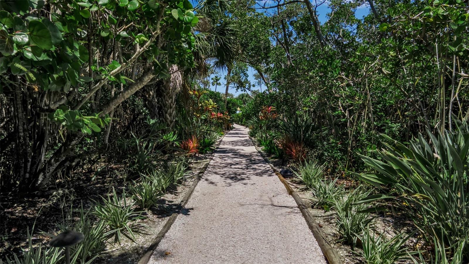 528 FOREST WAY, LONGBOAT KEY, FL, 34228