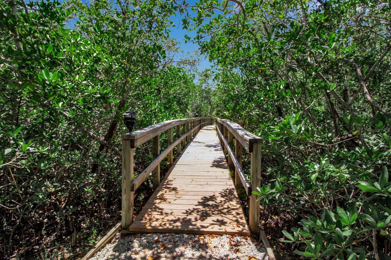 528 FOREST WAY, LONGBOAT KEY, FL, 34228