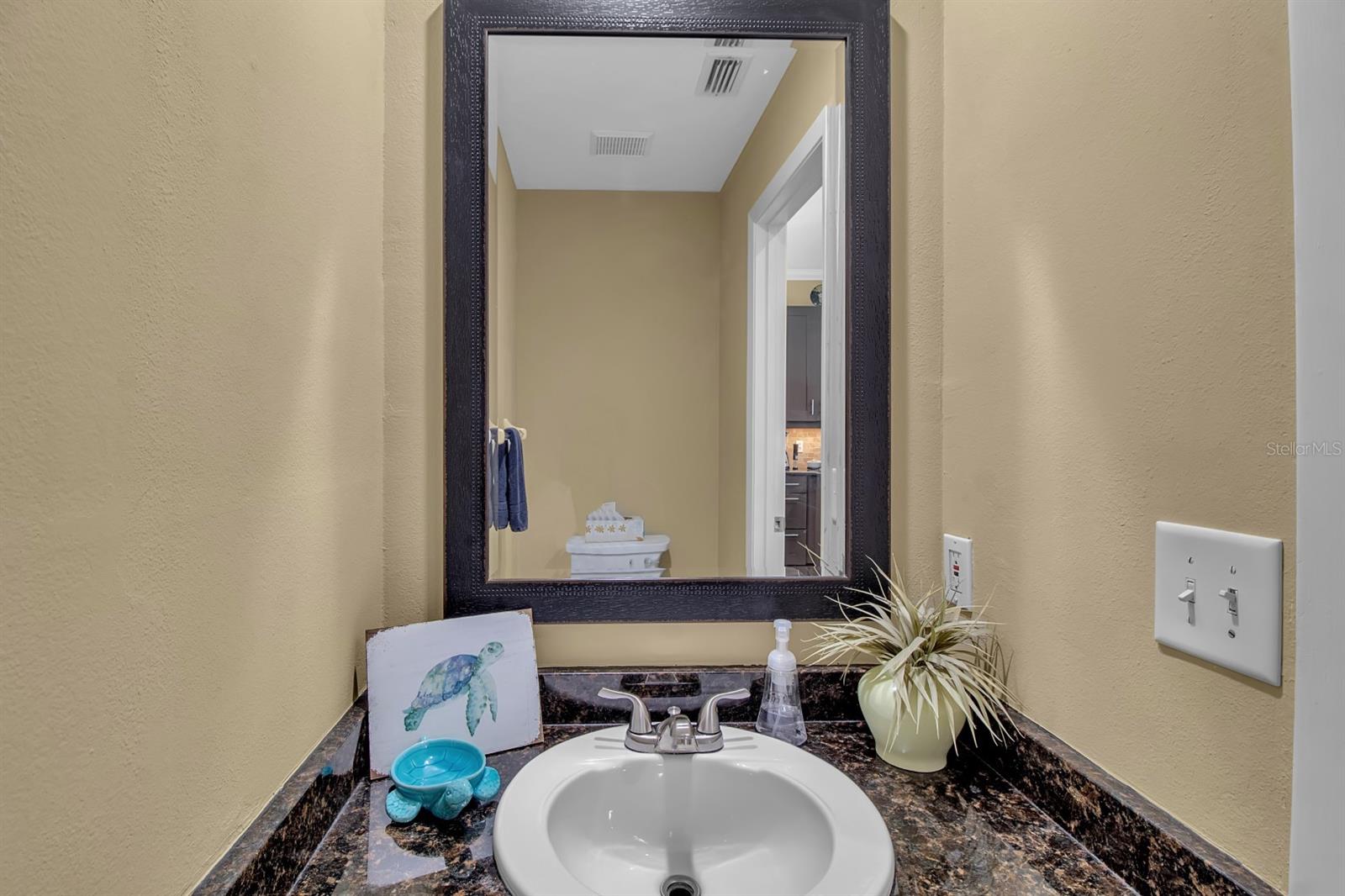 528 FOREST WAY, LONGBOAT KEY, FL, 34228