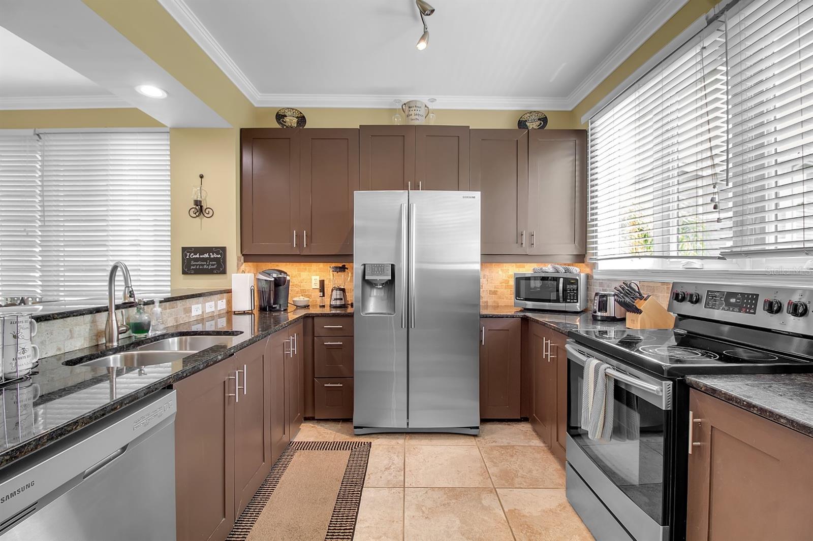 528 FOREST WAY, LONGBOAT KEY, FL, 34228