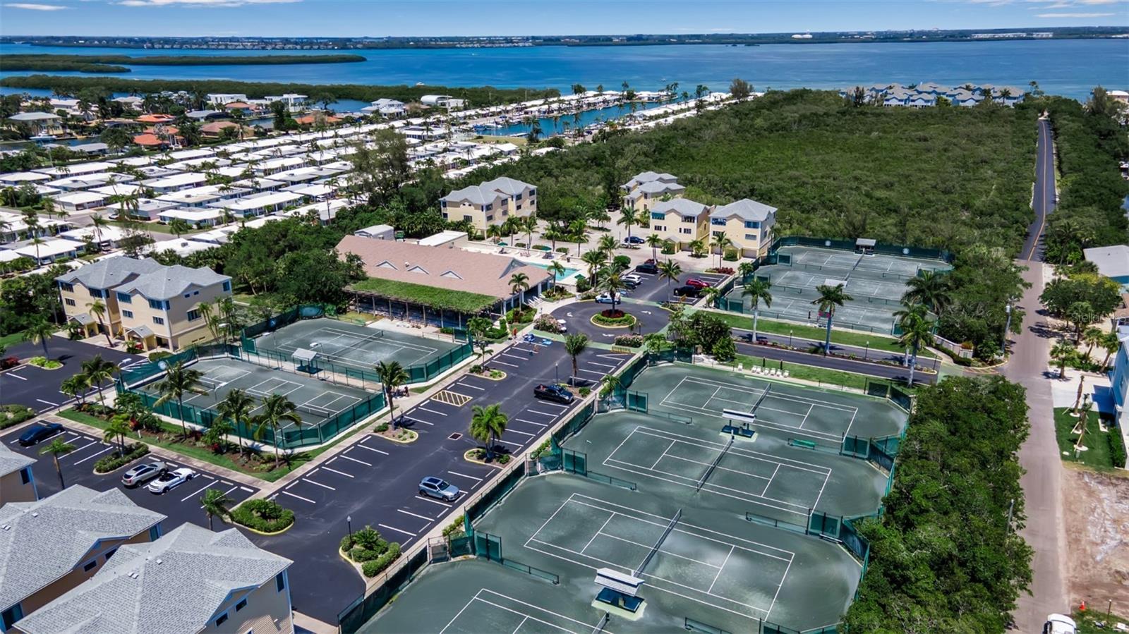 528 FOREST WAY, LONGBOAT KEY, FL, 34228