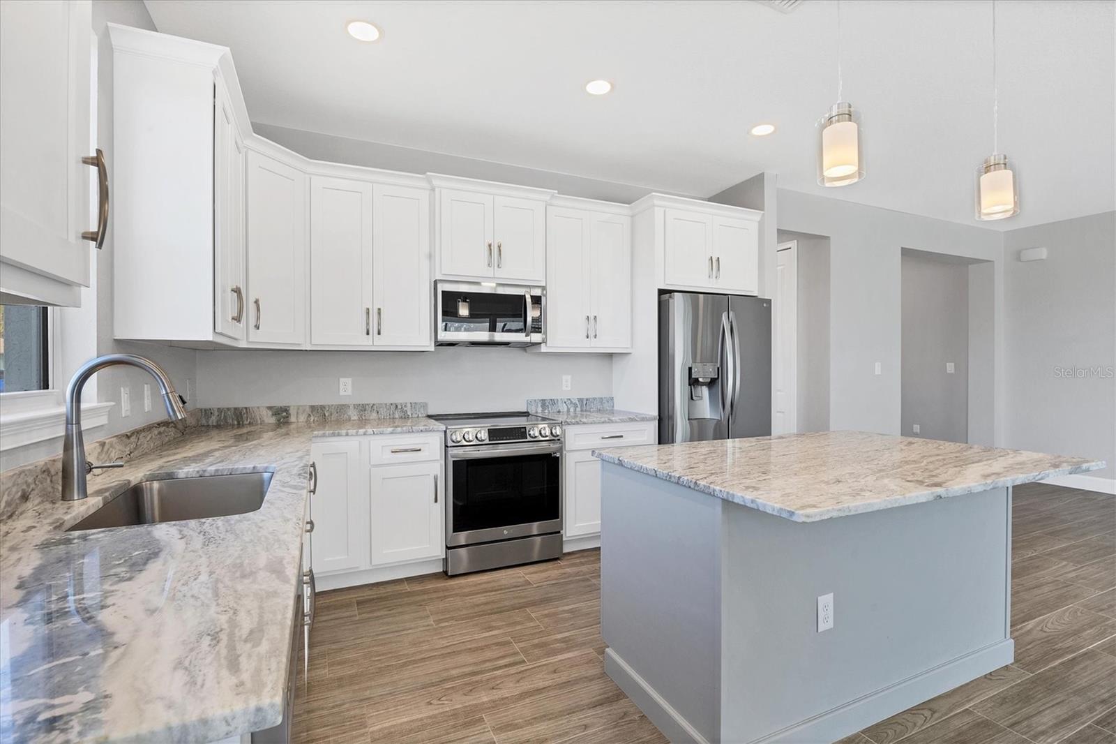 399 SUNSET RD N, ROTONDA WEST, FL, 33947