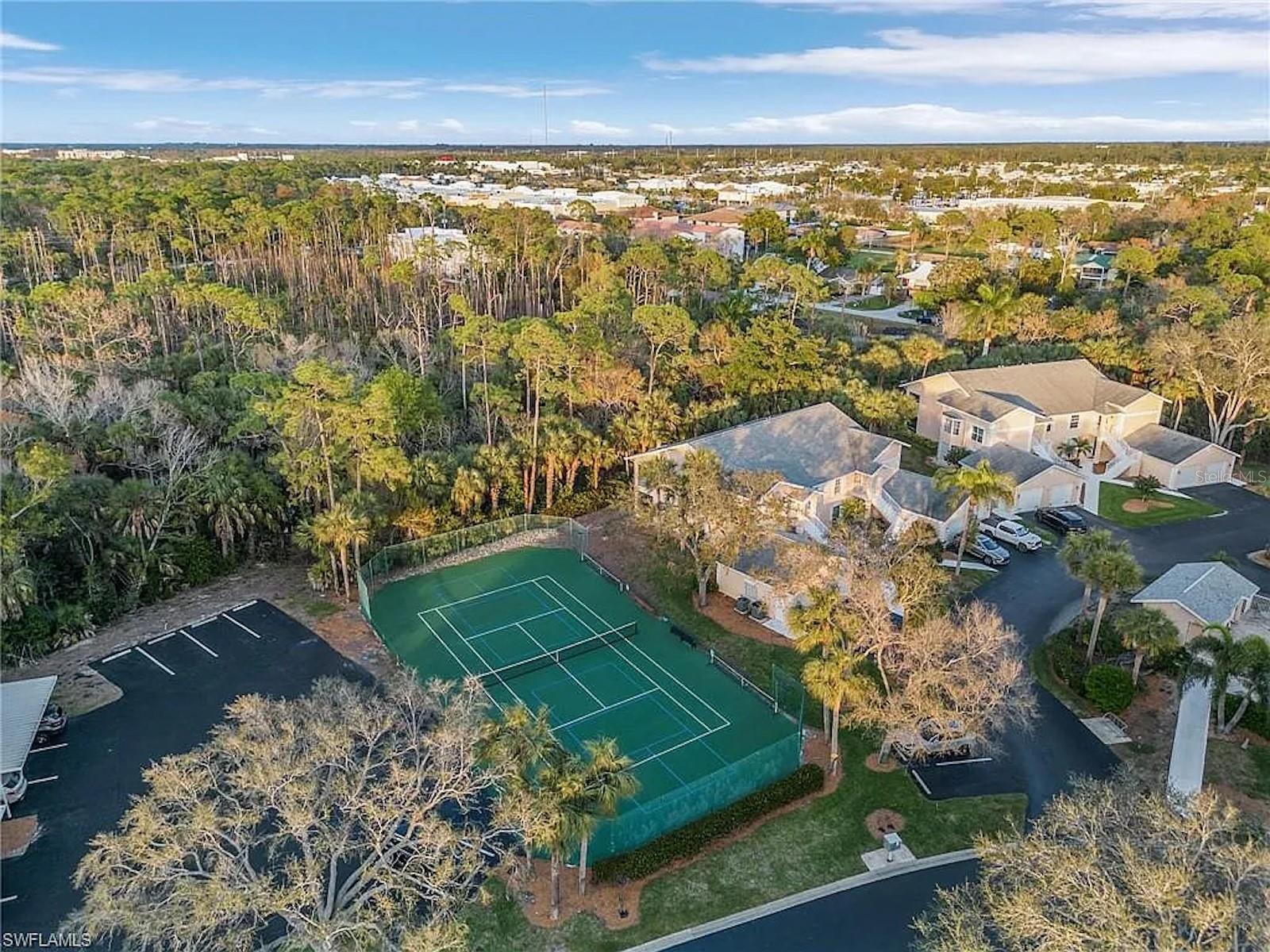 752 WIGGINS LAKE DR #201, NAPLES, FL, 34110