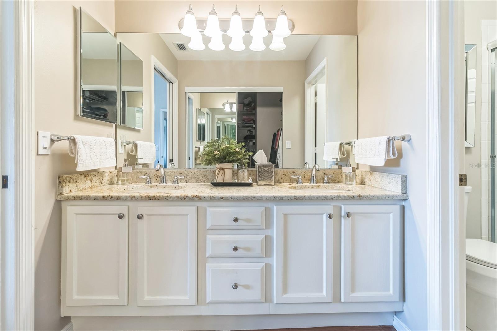 752 WIGGINS LAKE DR #201, NAPLES, FL, 34110