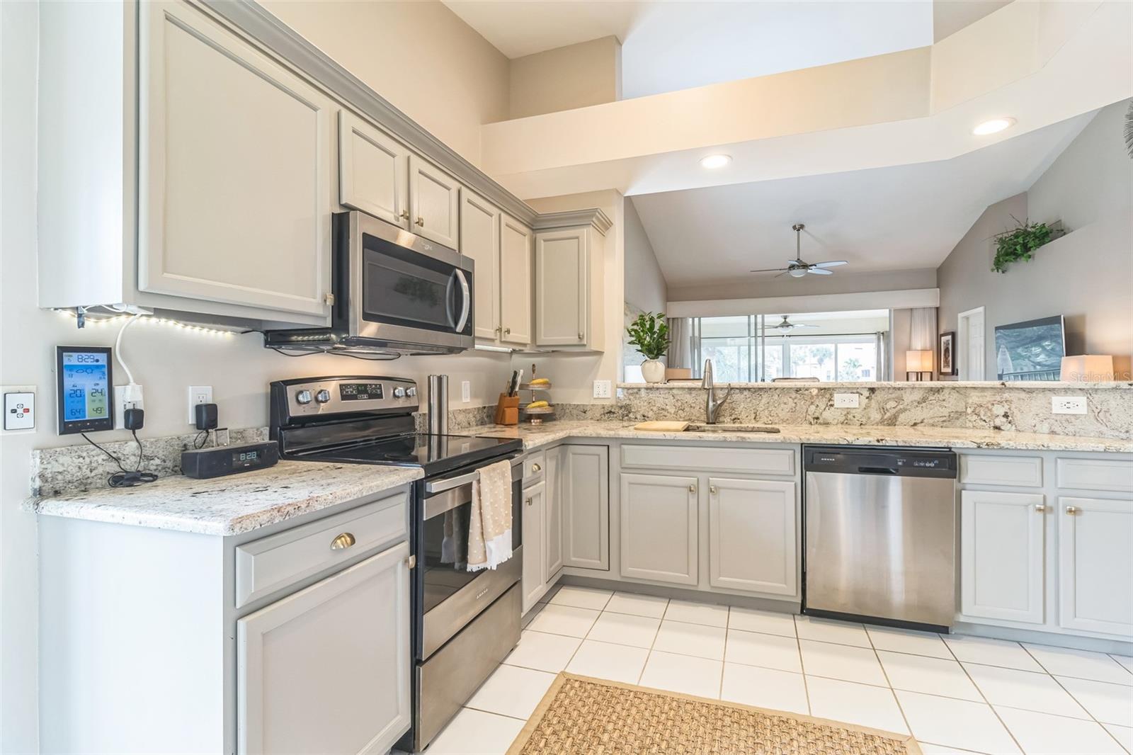 752 WIGGINS LAKE DR #201, NAPLES, FL, 34110