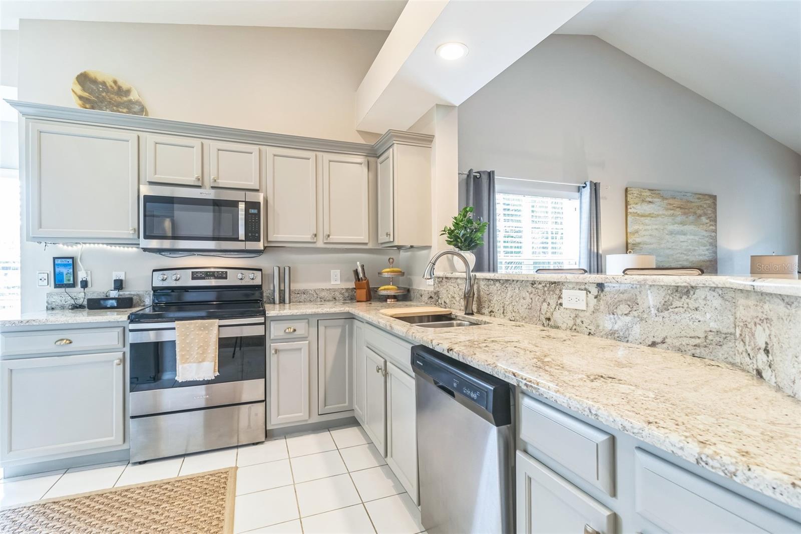 752 WIGGINS LAKE DR #201, NAPLES, FL, 34110