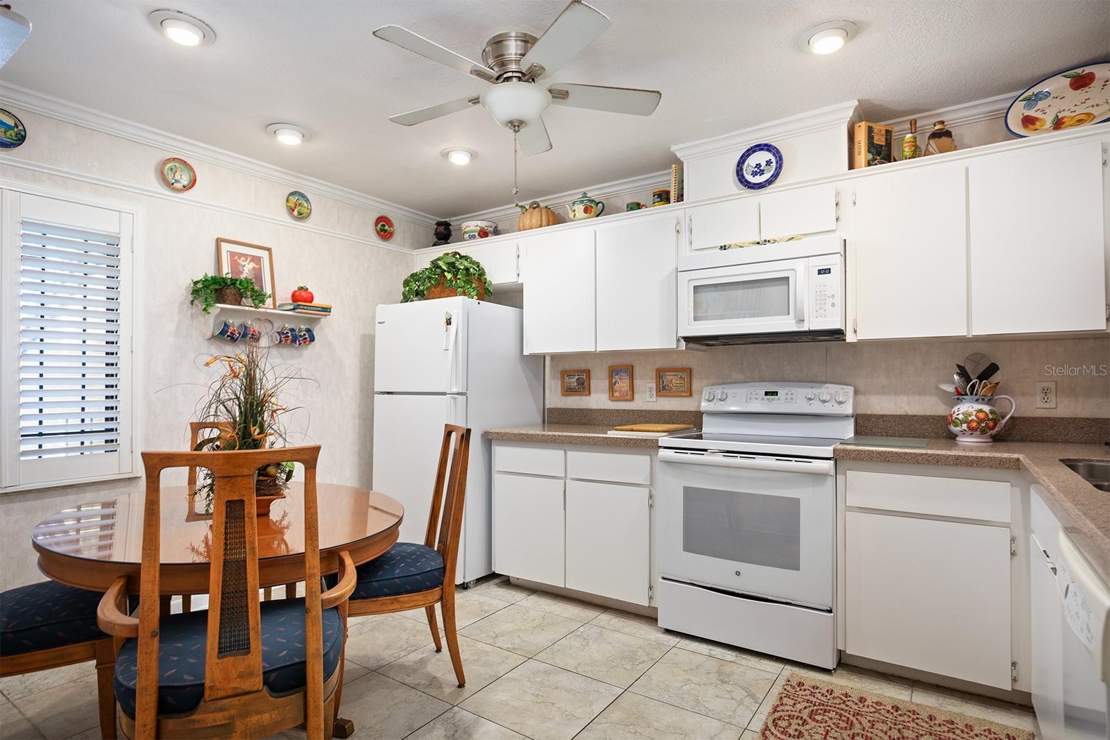 3 ESCONDIDO CIR #18, ALTAMONTE SPRINGS, FL, 32701