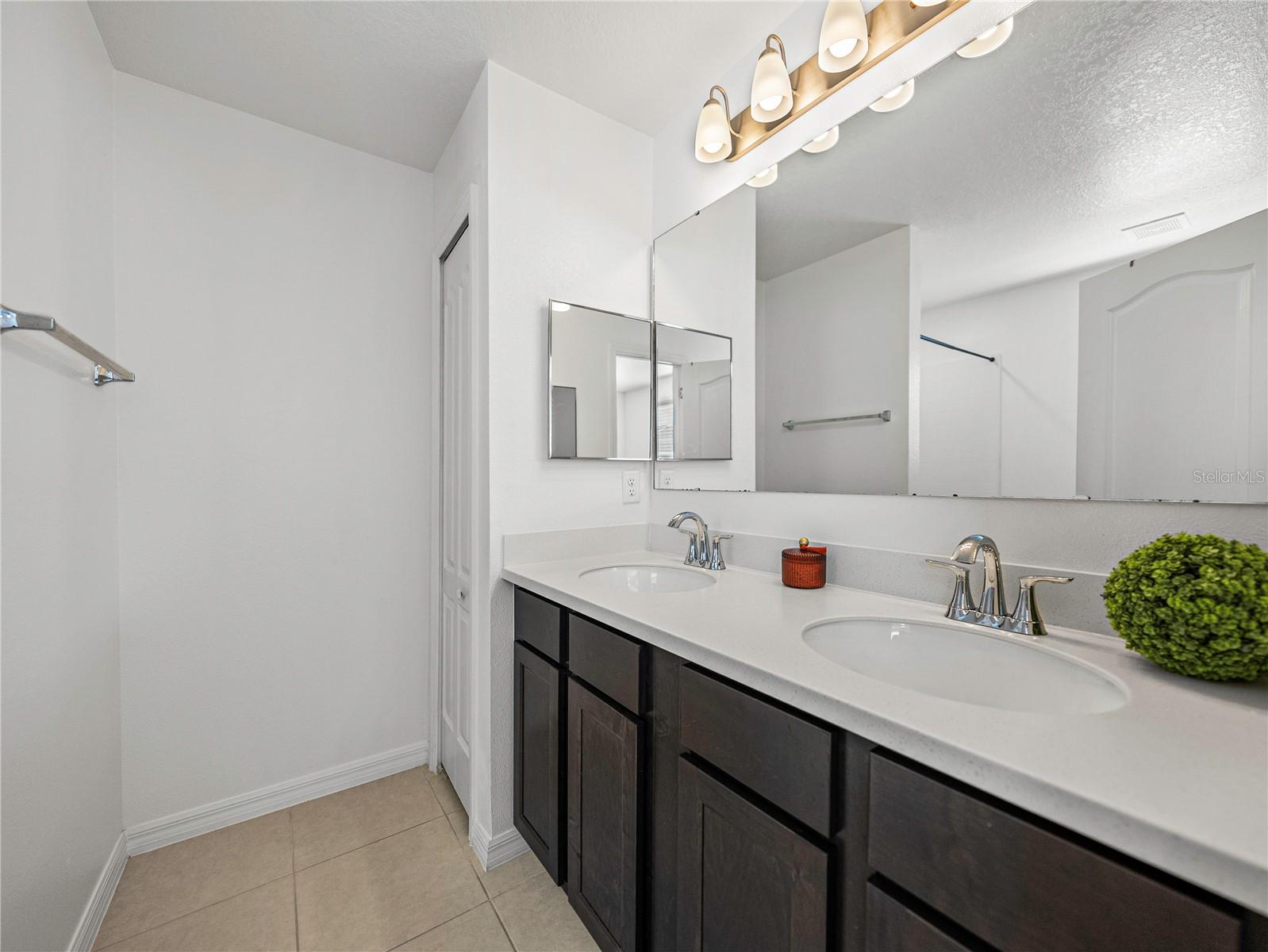 10909 GOLDEN ACORN AVE, TAMPA, FL, 33610
