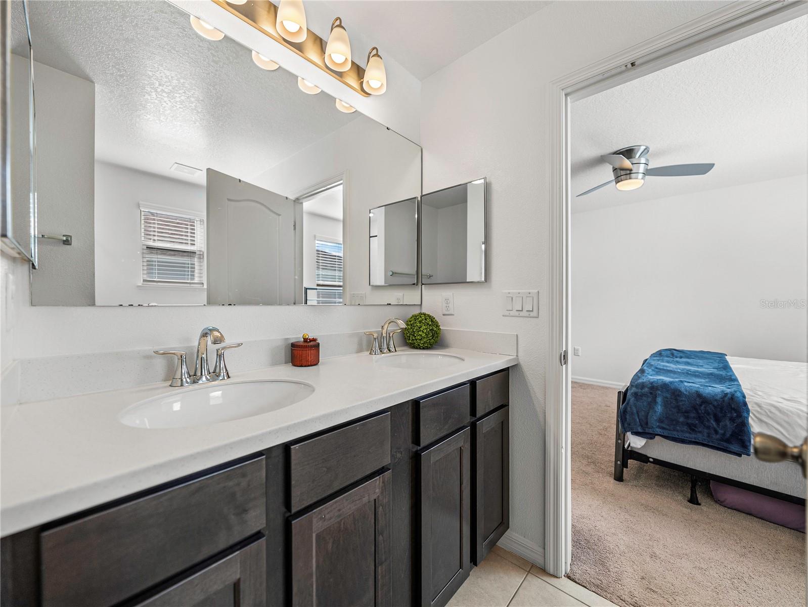 10909 GOLDEN ACORN AVE, TAMPA, FL, 33610