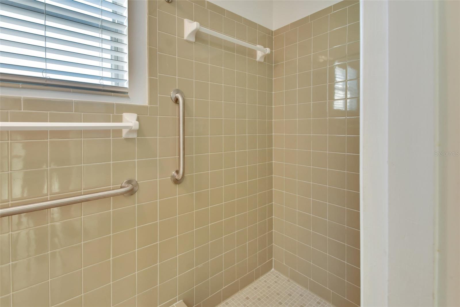 51 PINE DR, DEBARY, FL, 32713