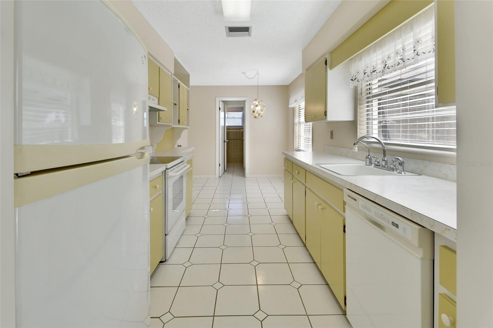 51 PINE DR, DEBARY, FL, 32713