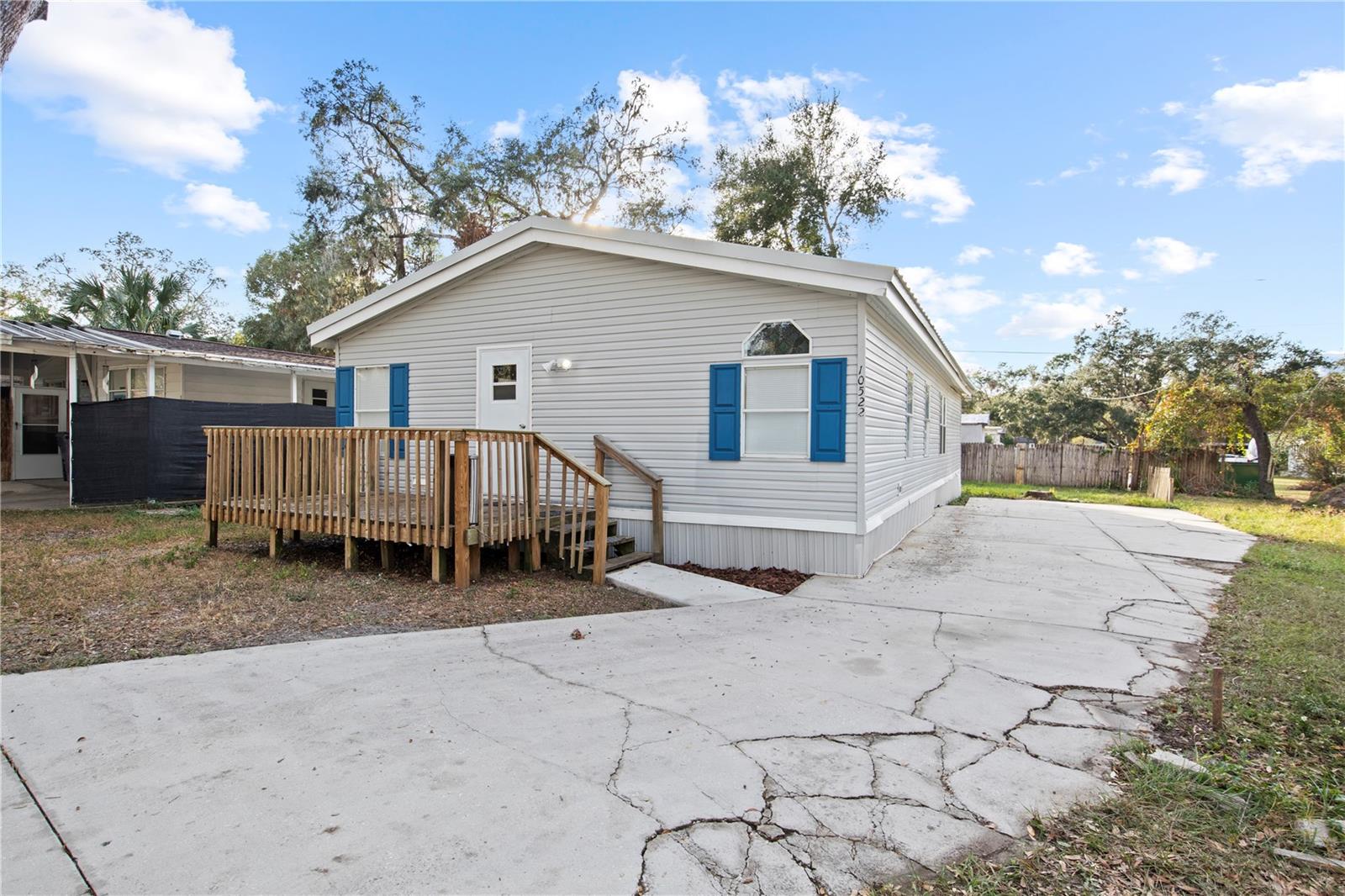 10522 BAY HILLS CIR, THONOTOSASSA, FL, 33592