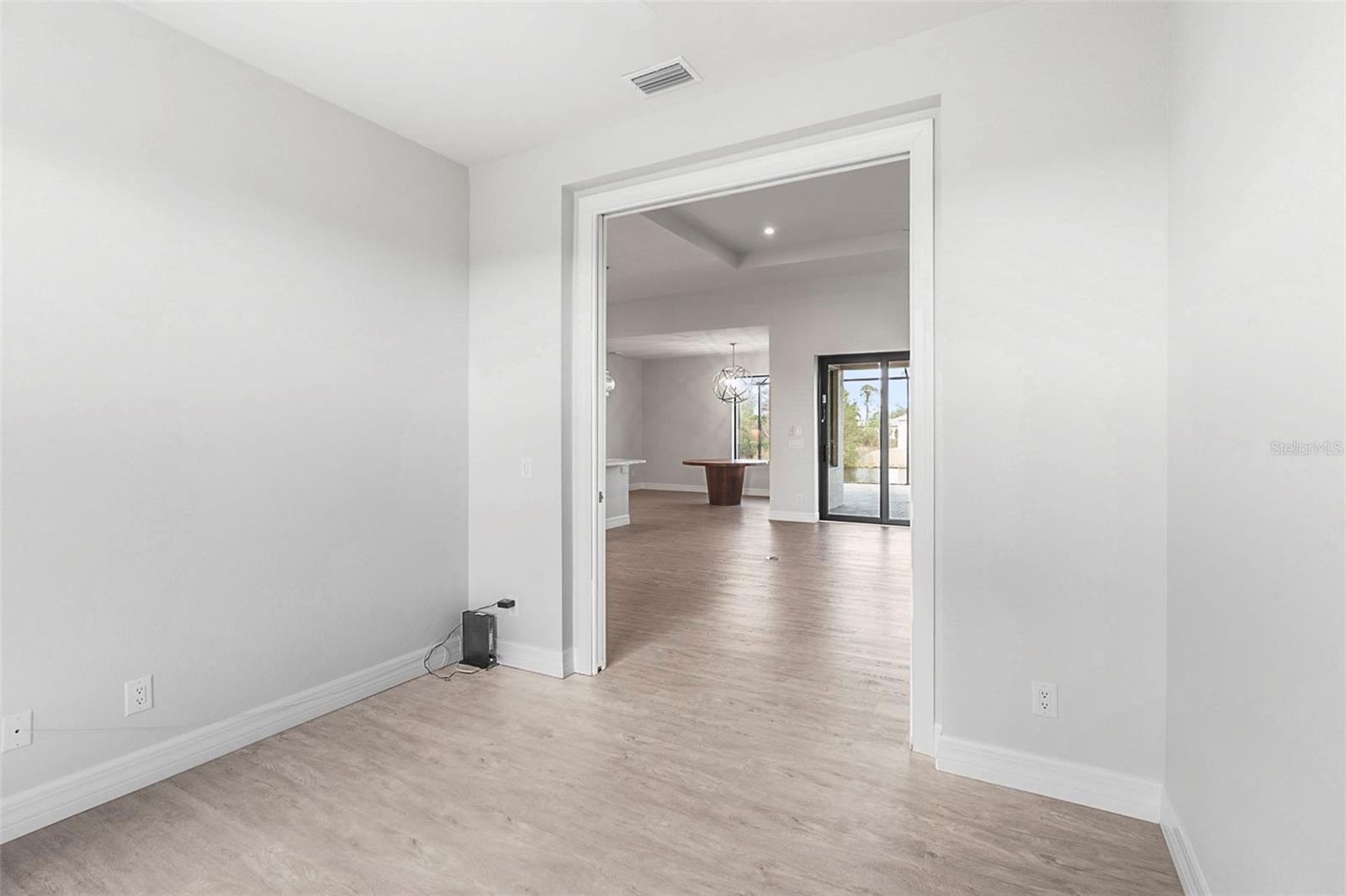 15136 HENNIPEN CIR, PORT CHARLOTTE, FL, 33981