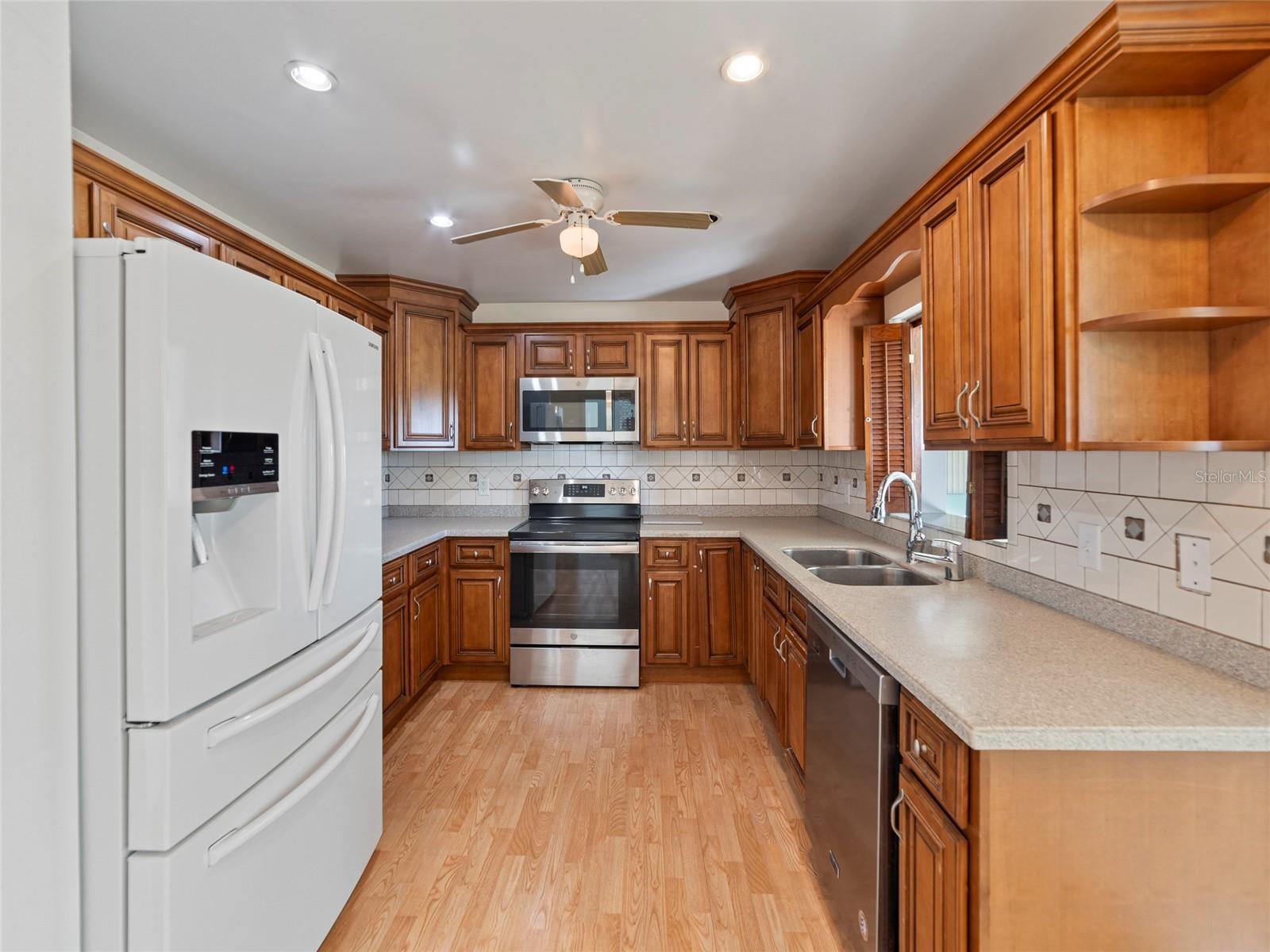 603 FOX HILLS DR, SUN CITY CENTER, FL, 33573