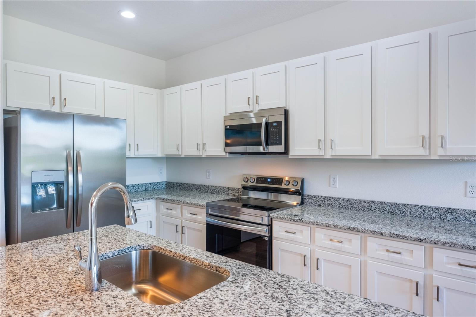 3180 RIVERHEAD DR, DELTONA, FL, 32738