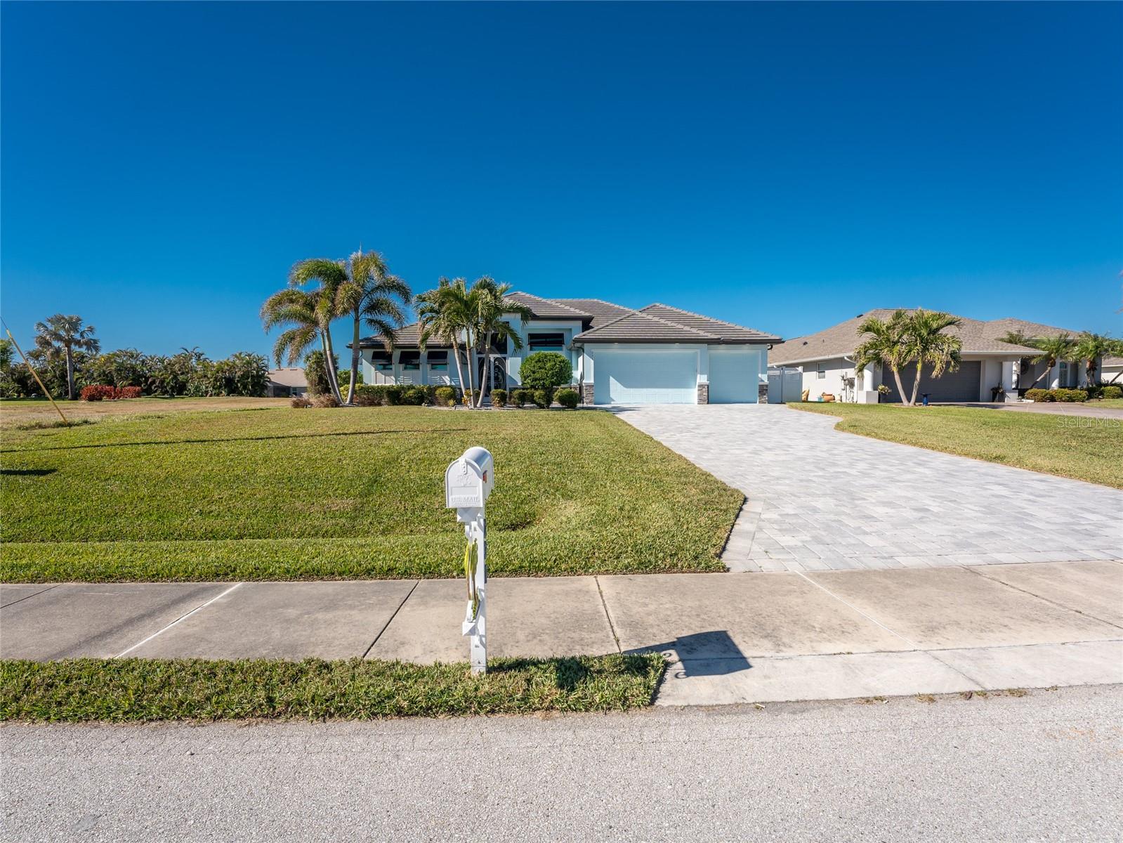 231 ROTONDA BLVD N, ROTONDA WEST, FL, 33947