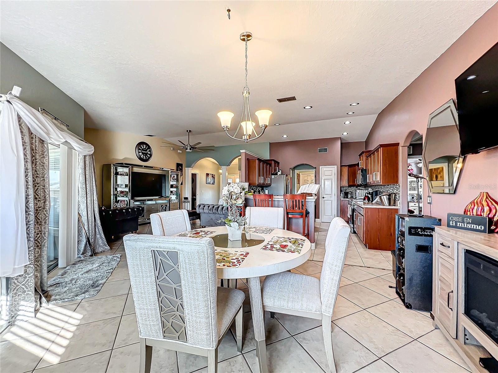 104 BENTLEY OAKS BLVD, AUBURNDALE, FL, 33823