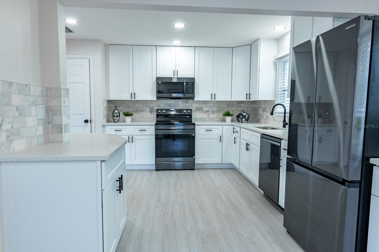 3188 BAY ST, SARASOTA, FL, 34237