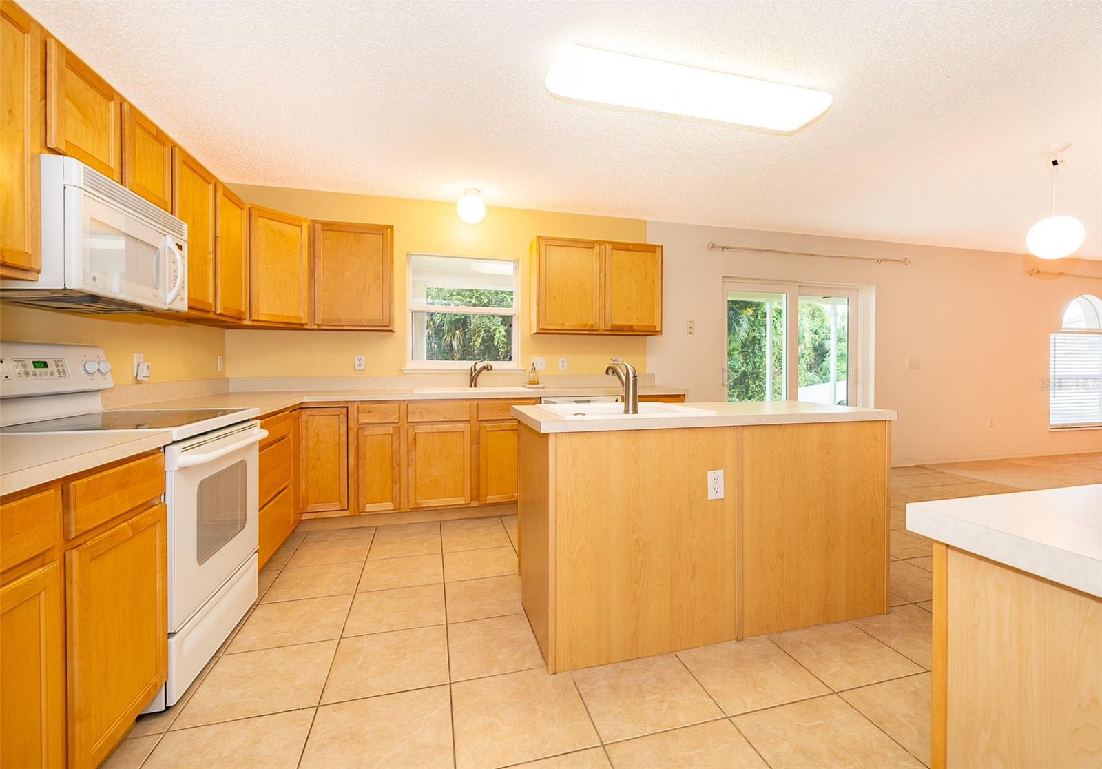 516 YELLOW TAIL PL, CHULUOTA, FL, 32766