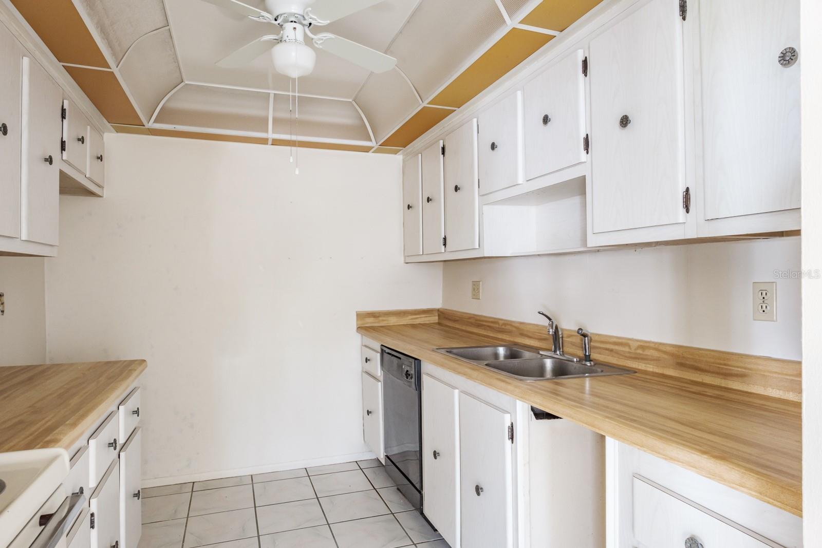 1727 BELLEAIR FOREST DR #B, BELLEAIR, FL, 33756