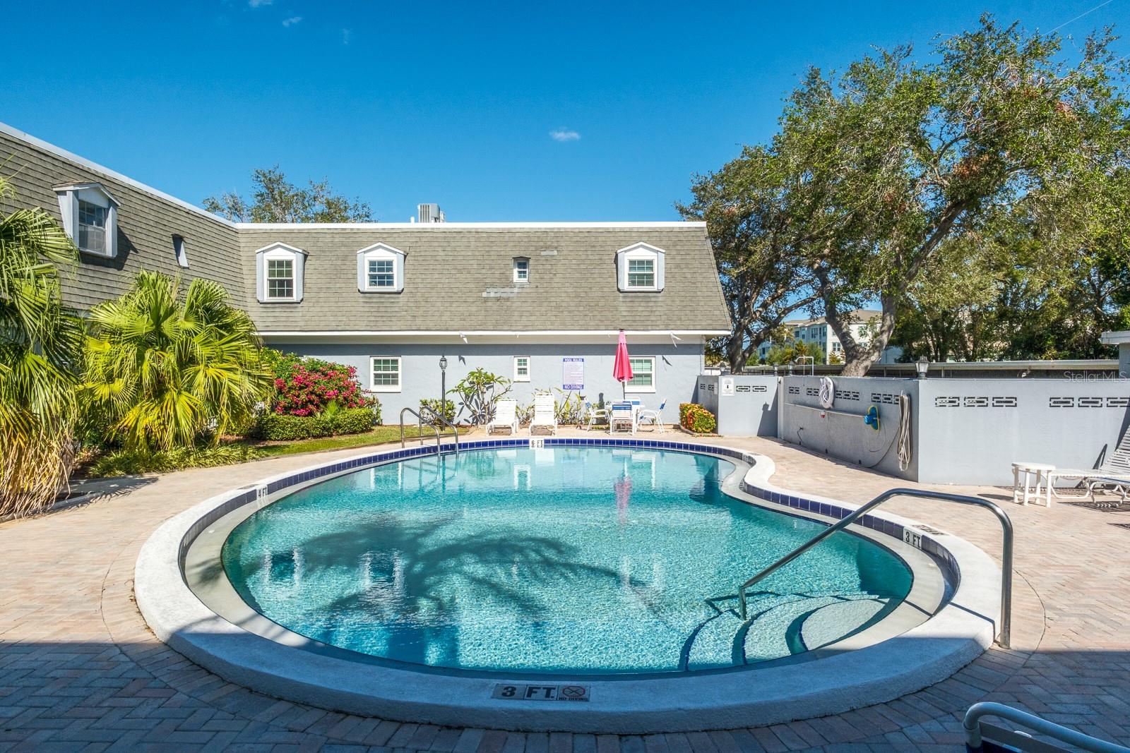 1727 BELLEAIR FOREST DR #B, BELLEAIR, FL, 33756