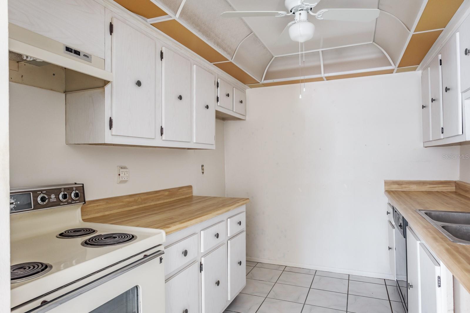 1727 BELLEAIR FOREST DR #B, BELLEAIR, FL, 33756