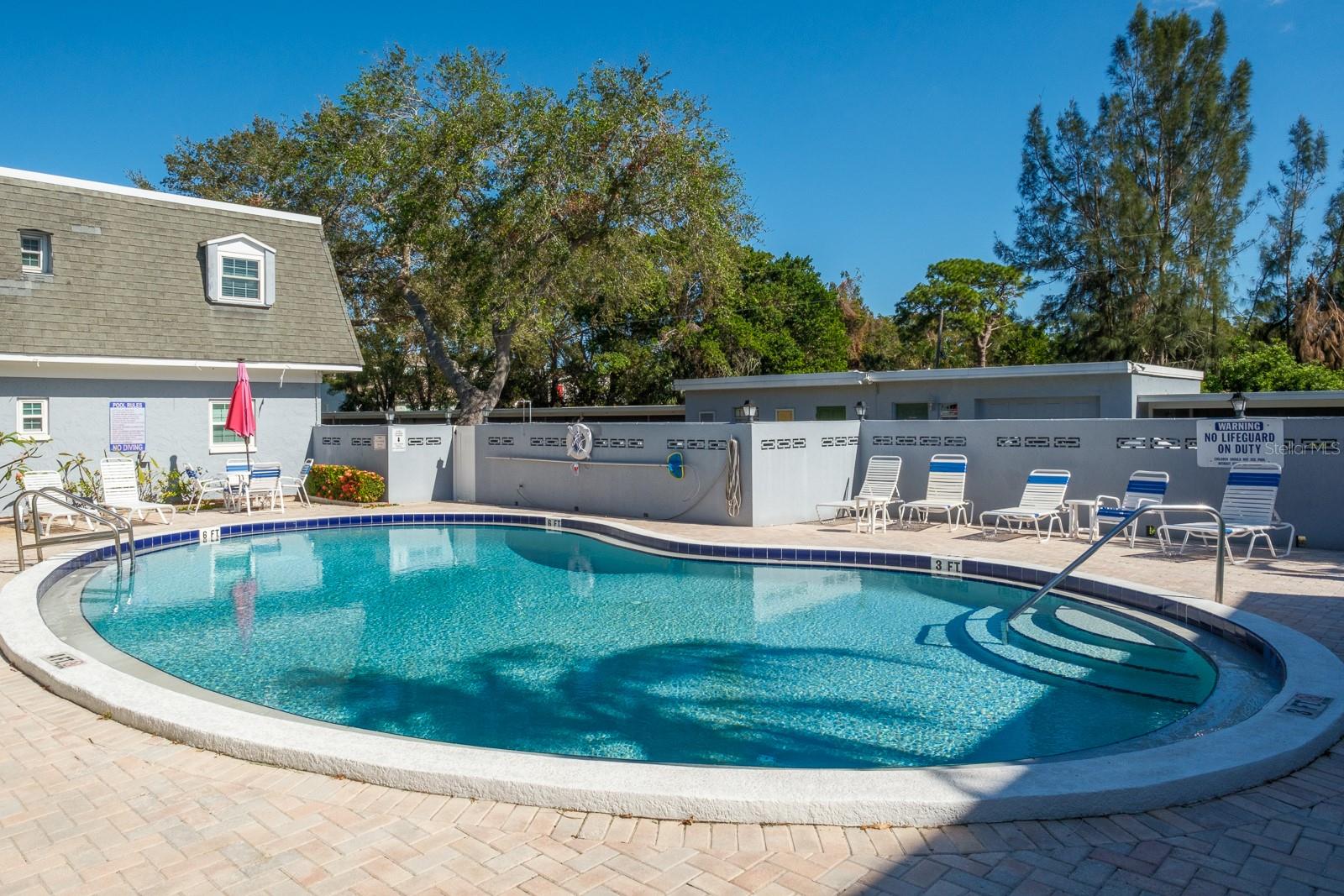 1727 BELLEAIR FOREST DR #B, BELLEAIR, FL, 33756