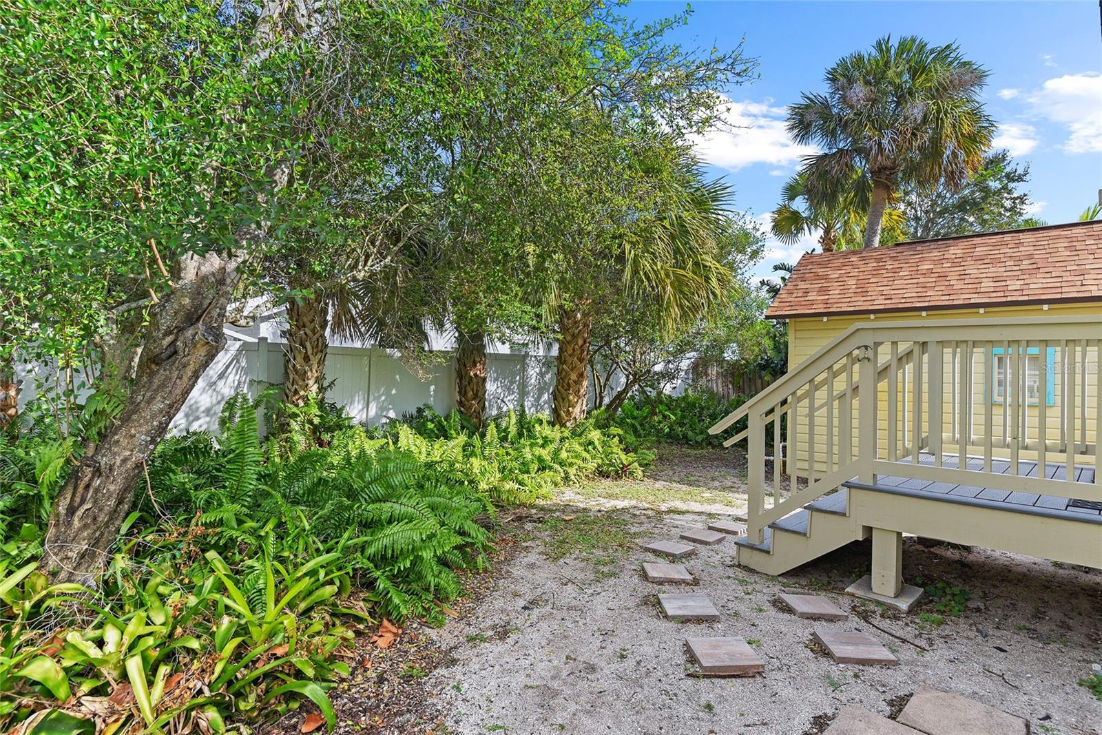 402 OAKWOOD AVE, NEW SMYRNA BEACH, FL, 32169
