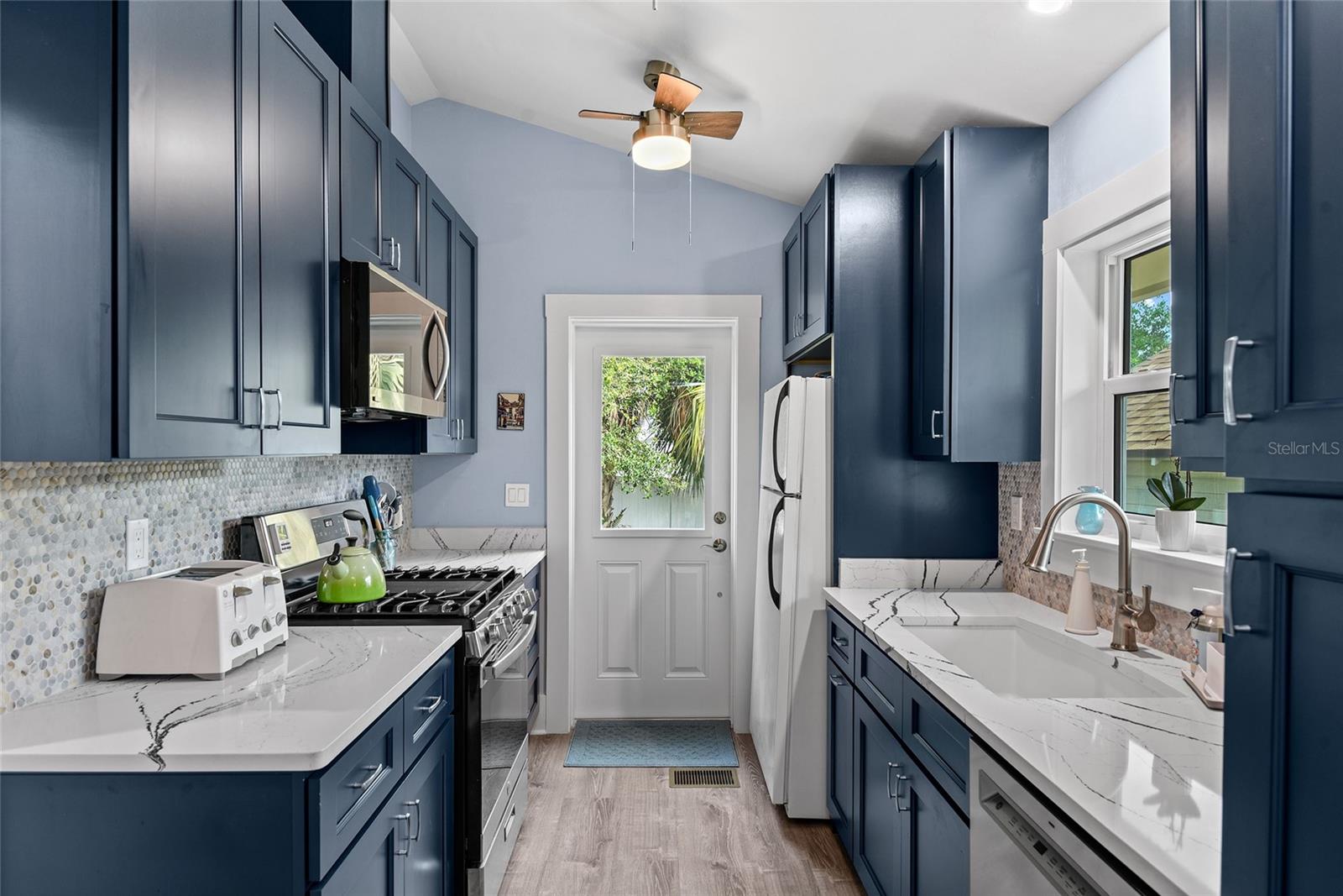 402 OAKWOOD AVE, NEW SMYRNA BEACH, FL, 32169