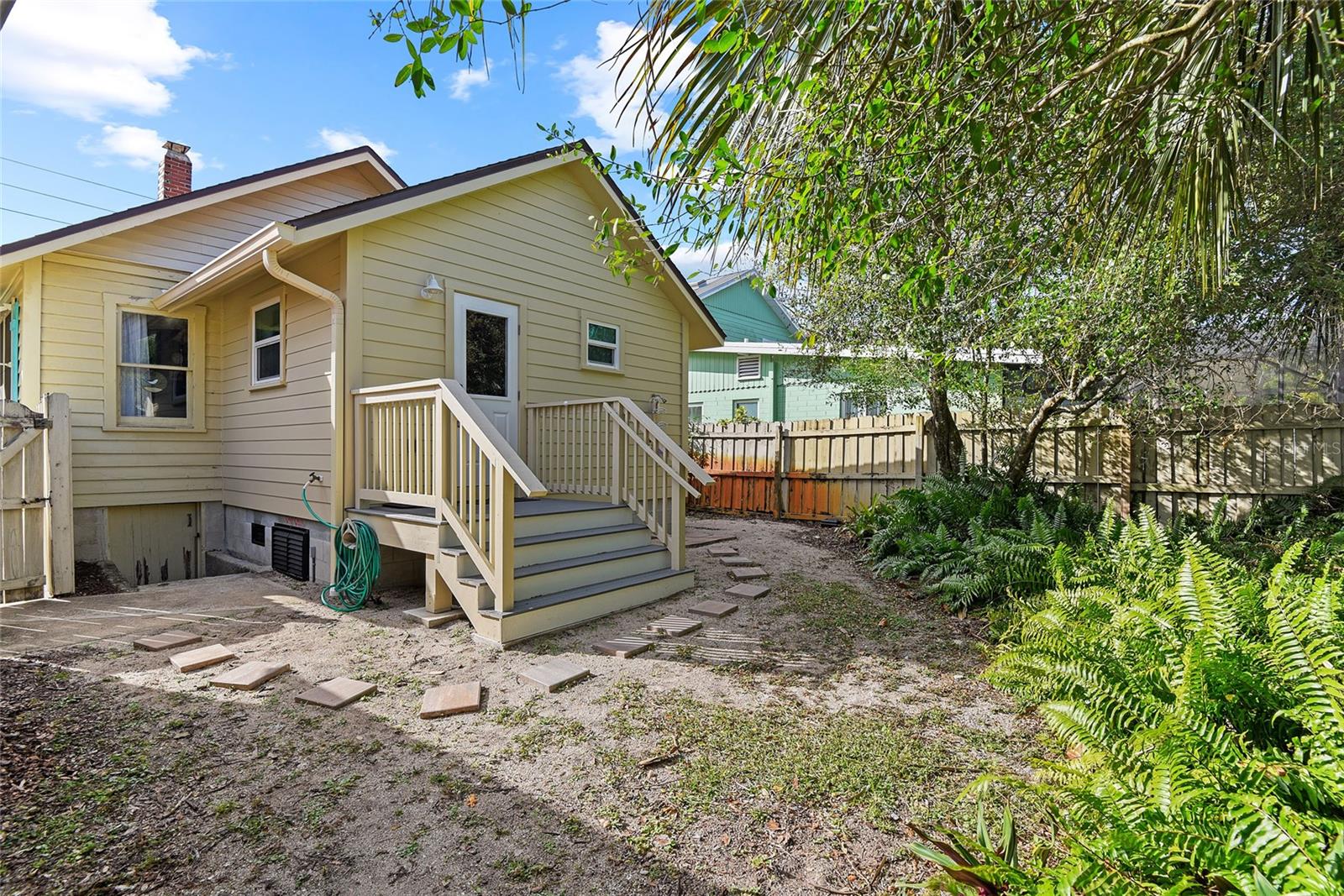 402 OAKWOOD AVE, NEW SMYRNA BEACH, FL, 32169
