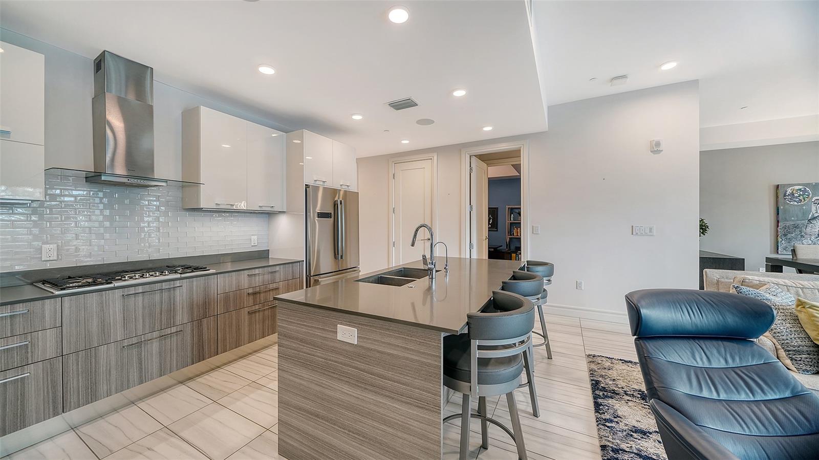711 S PALM AVE #203, SARASOTA, FL, 34236