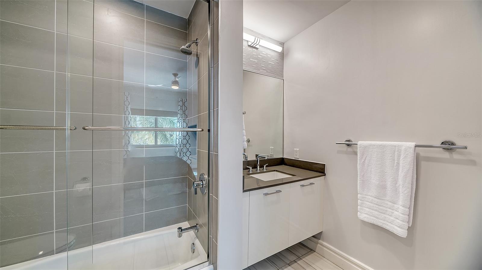 711 S PALM AVE #203, SARASOTA, FL, 34236