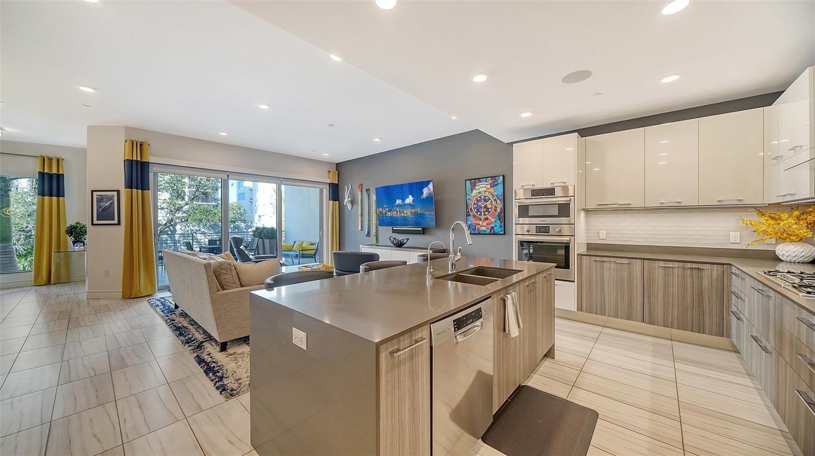 711 S PALM AVE #203, SARASOTA, FL, 34236