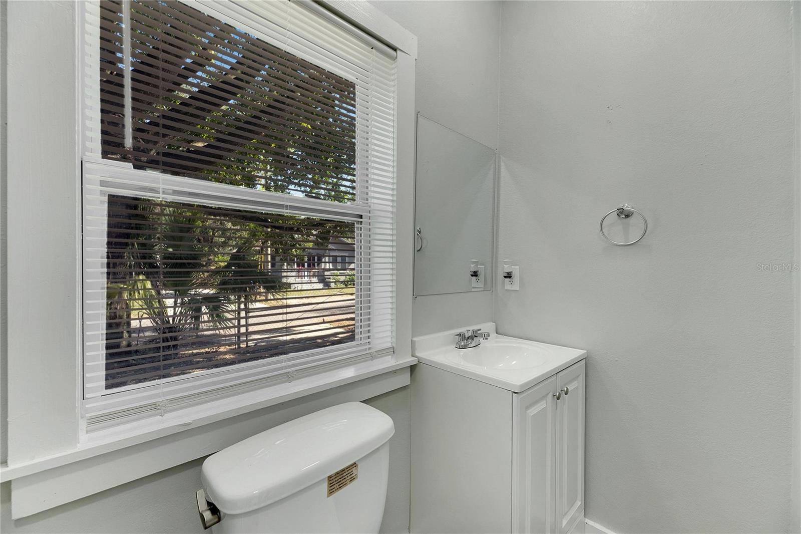 907 E NORTH BAY ST, TAMPA, FL, 33603