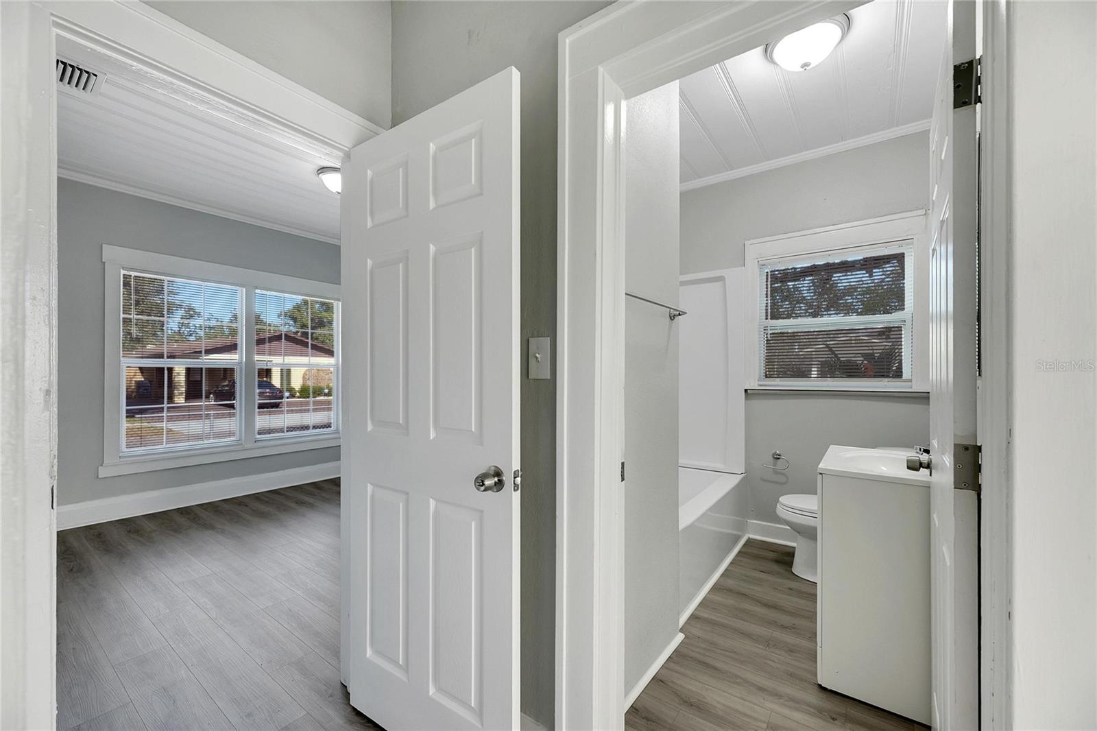 907 E NORTH BAY ST, TAMPA, FL, 33603