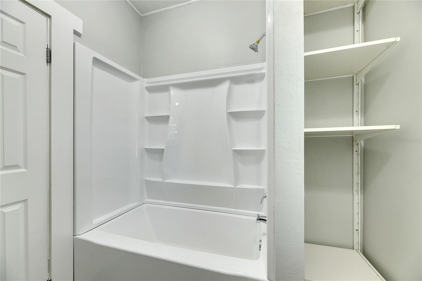 907 E NORTH BAY ST, TAMPA, FL, 33603