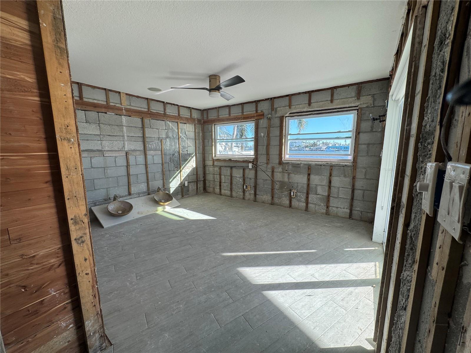 803 BAY POINT DR, MADEIRA BEACH, FL, 33708