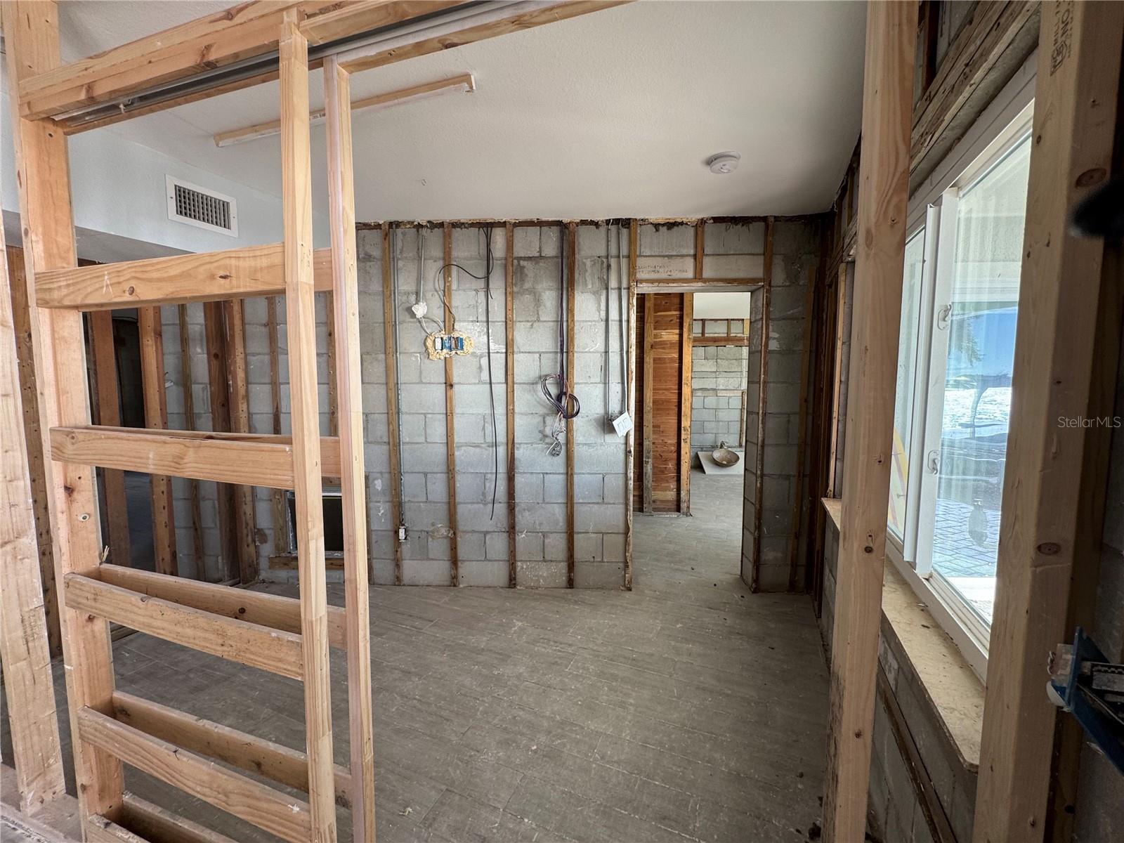 803 BAY POINT DR, MADEIRA BEACH, FL, 33708